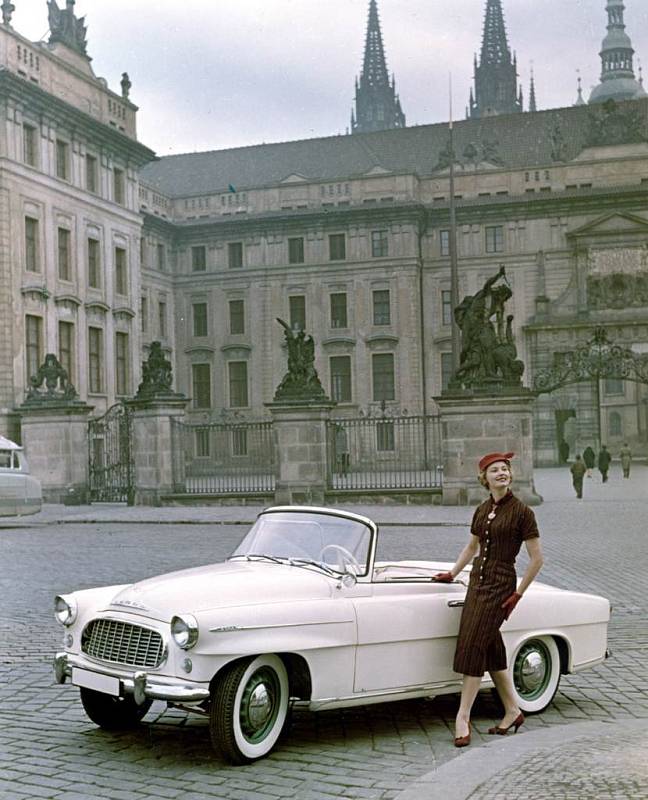 Škoda 450 s Miss USA 1957 Charlottou Sheffieldovou.