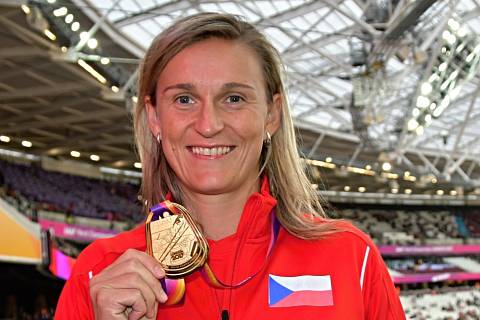 Barbora Špotáková s poslední medaili. Tou bylo zlato na MS 2017 v Londýně
