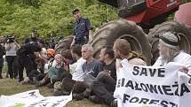 Proti kácení posledního zbytku původního evropského pralesa protestovaly stovky aktivistů