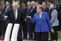 Boris Johnson a Angela Merkelová