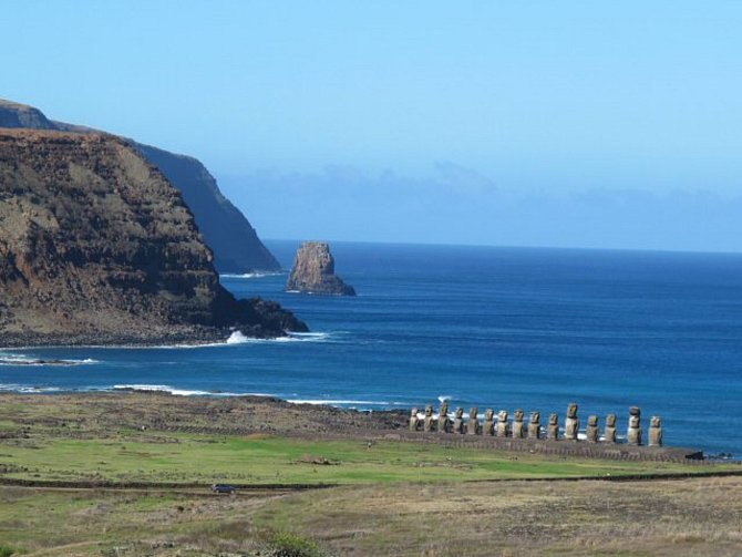 Moai, obří kamenné sochy na Velikonočním ostrově