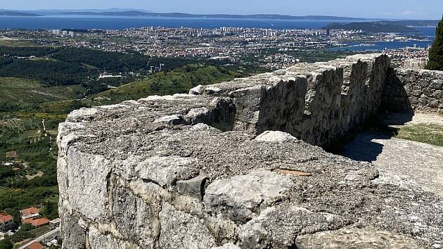 Ze starobylé pevnosti Klis, v níž se natáčely některé scény seriálu Hra o trůny, mají turisté stejně dobrý pohled na Split, jako měli kdysi obávaní osmanští dobyvatelé
