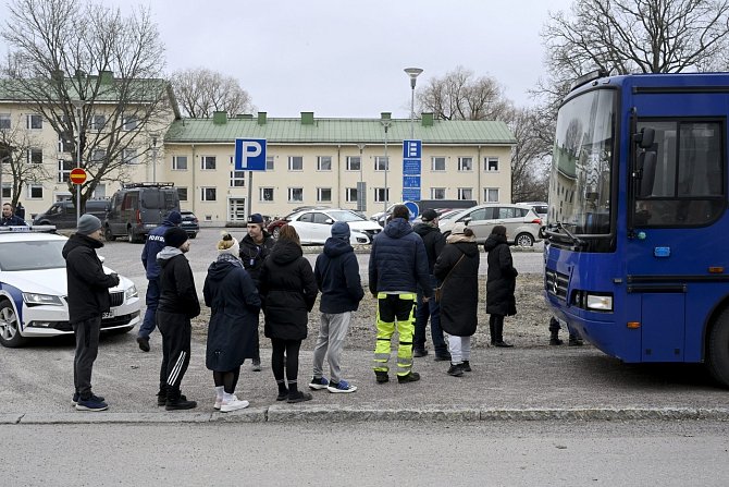 Střelba ve škole ve finském městě Vantaa si vyžádala jednu oběť i zraněné