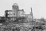 Některé stavby výbuch atomové bomby přežily. Takzvaný Atomový dóm slouží jako památník tragických událostí dodnes.
