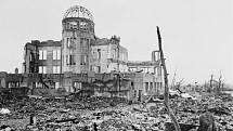 Některé stavby výbuch atomové bomby přežily. Takzvaný Atomový dóm slouží jako památník tragických událostí dodnes.