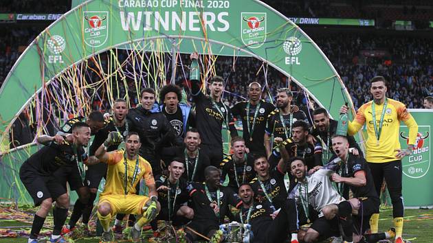 Fotbalisté Manchesteru City po vítězství ve finále anglického Ligového poháru 1. března 2020