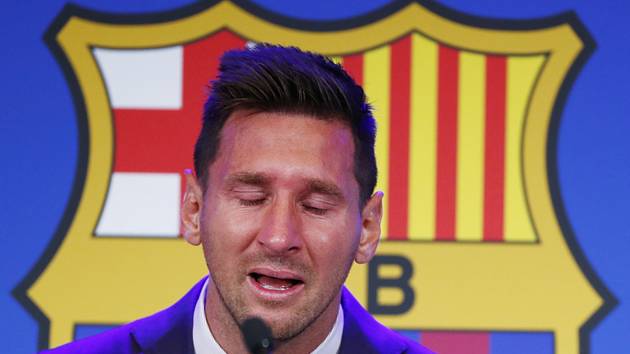 Lionel Messi v slzách potvrdil odchod z Barcelony po 21 letech.