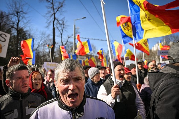 Tisíce lidí 12. března demonstrovaly v moldavském hlavním městě proti vládě a zvyšujícím se životním nákladům. Protesty svolala proruská strana Șor.
