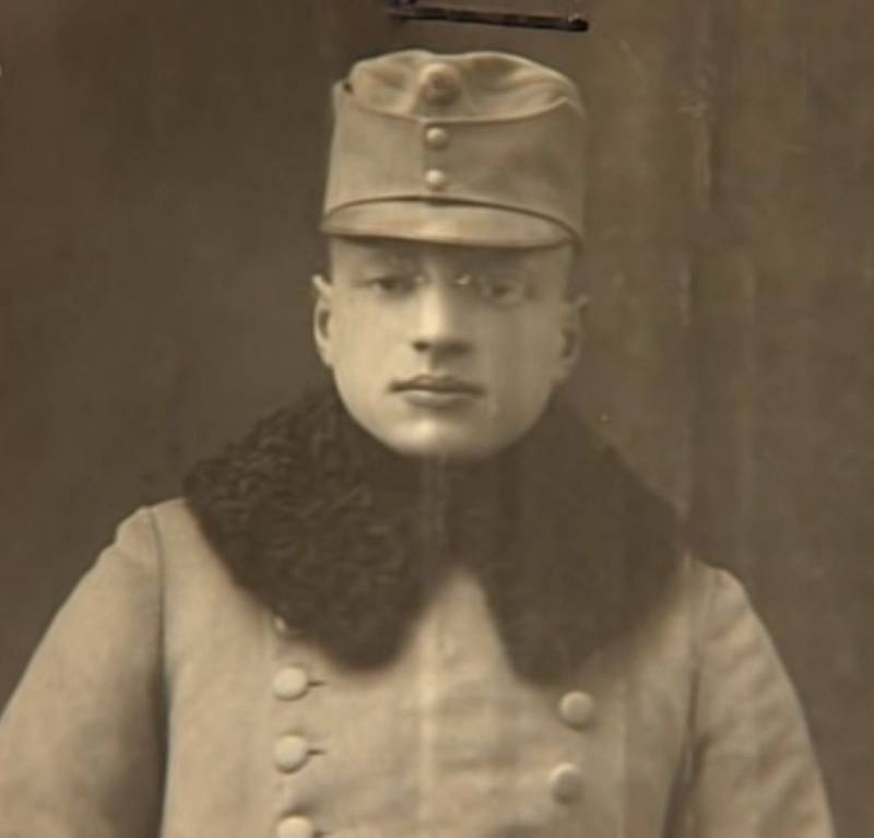 Emanuel Moravec po narukování na frontu v rakouské uniformě