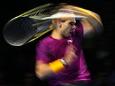 Rafael Nadal při jednom z úderů