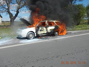 U Balkovy Lhoty na Táborsku se vznítil Golf Variant. Naštěstí se nikomu nic nestalo.