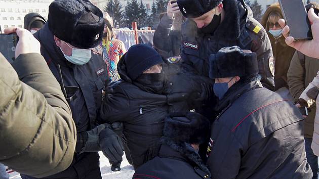 Ruskem hýbou masivní protesty kvůli Navalnému. Policie zatkla tisíce lidí -  Deník.cz