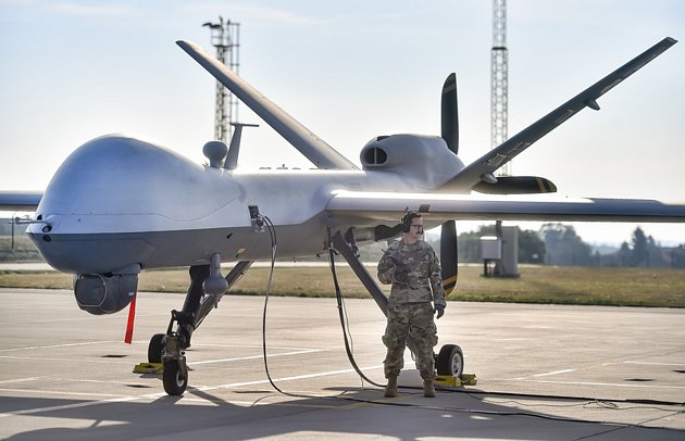 Na snímku je předletová příprava amerického bezpilotního letounu MQ-9 Reaper při mezinárodním cvičení Ample Strike 15. září 2021 na letecké základně v Náměšti nad Oslavou