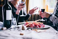 Španělé budou letos hlídat kvalitu jídla v hotelích obzvláště pozorně. Odmítají se nadále soudit s Brity, kteří se údajně u nich otrávili jídlem.