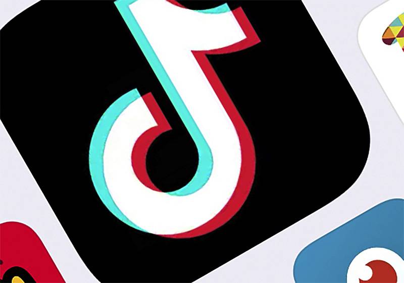 Ikona aplikace čínské sociální sítě TikTok na mobilním telefonu