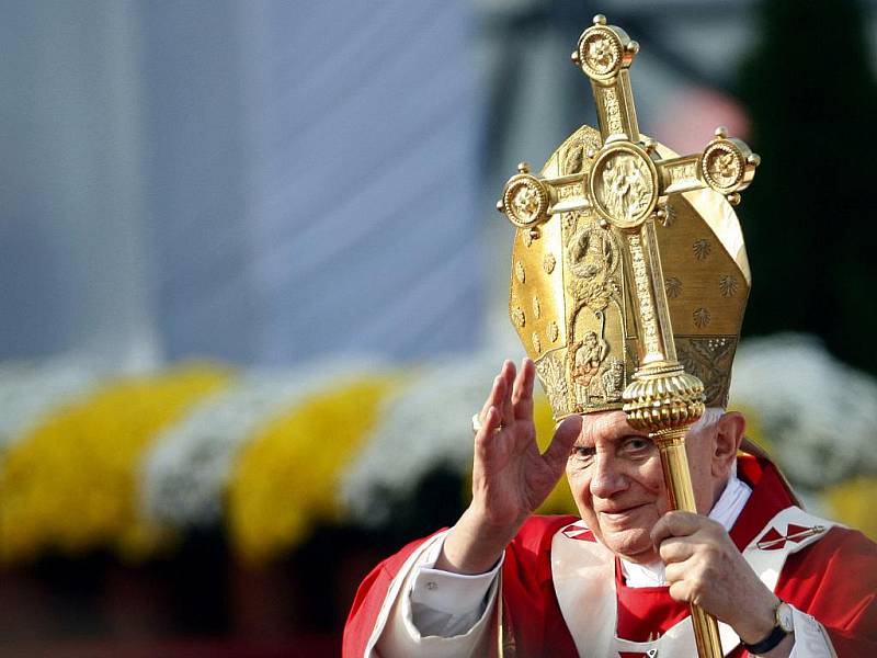 Papež Benedikt XVI. při mši svaté na Proboštské louce ve Staré Boleslavi.