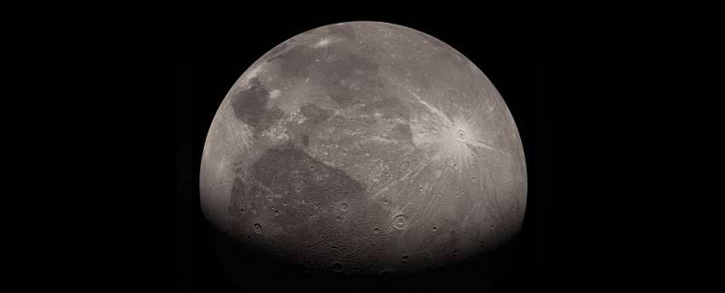 Největší měsíc Sluneční soustavy Ganymedes.