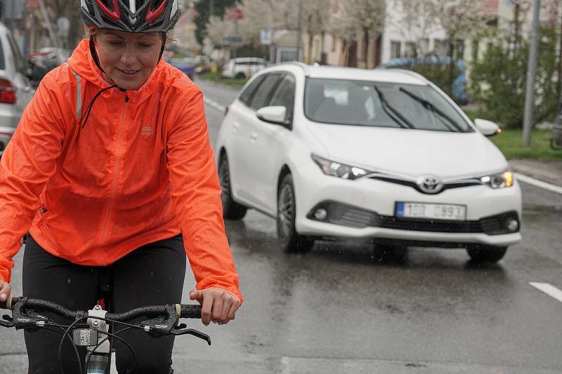 Test předjíždění cyklistů v Mikulově na Břeclavsku