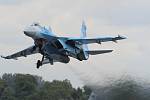 Těžký stíhací letoun Su-27 bude patrně nejvýznamnějším soupeřem ruského letectva v případné válce na Ukrajině. Zde na mezinárodní letecké přehlídce v britském Fairfordu v roce 2019.