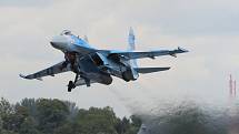Těžký stíhací letoun Su-27 bude patrně nejvýznamnějším soupeřem ruského letectva v případné válce na Ukrajině. Zde na mezinárodní letecké přehlídce v britském Fairfordu v roce 2019.