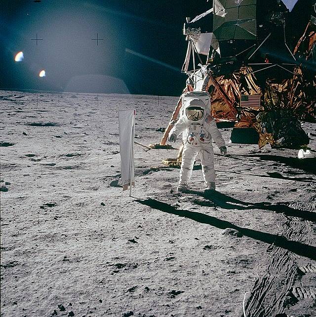 Záběry z mise Apolla 11 na Měsíc v roce 1969