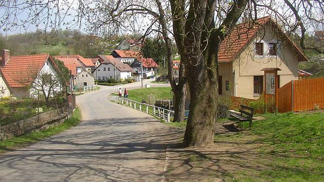 Obec Hrusice, rodiště Josefa Lady