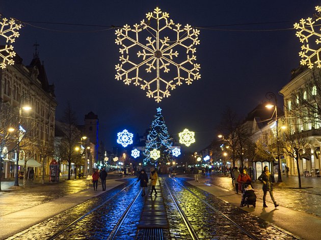 Kromě vánočních trhů slovenské Košice přivítají návštěvníky také bohatou světelnou vánoční výzdobou. Jedním z hlavních lákadel také bude vyhlídkový kolotoč.