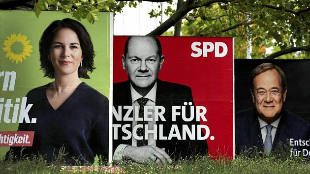 Trojice hlavních kandidátů na kancléře před volbami v Německu - Annalena Baerbocková (Zelení), Olaf Scholz (SPD) a Armin Laschet (CDU/CSU)