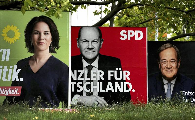 Trojice hlavních kandidátů na kancléře - Annalena Baerbocková (Zelení), Olaf Scholz (SPD) a Armin Laschet (CDU/CSU)