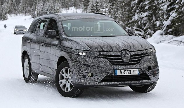 Renault ve Švédsku testuje nové SUV.