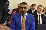 Ústavní soud na jednání 4. května 2018 v Brně zamítl stížnost podnikatele íránského původu Shahrama Abdullaha Zadeha (na snímku) proti pokračující vazbě.