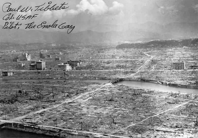 Následky výbuchu jaderné bomby v japonské Hirošimě