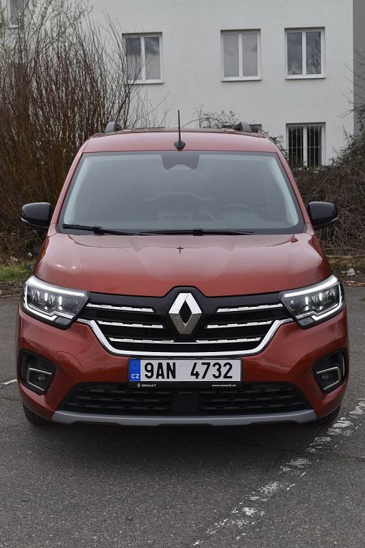 Design nevybočuje z řady současných Renaultů