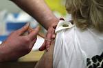 Očkování proti covidu v Británii