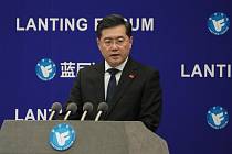 Čínský ministr zahraničí Čchin Kang během svého projevu v Pekingu 21. února 2023.