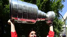 Michael Frolík přivezl do Kladna ukázat fanouškům slavný Stanley Cup.