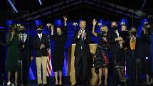 Demokrat Joe Biden s rodinou během prvního vystoupení po zvolení prezidentem USA