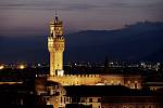 Italská Florencie je nejen domovem Michelangelova Dávida. Nabízí mnohé architektonické a umělecké skvosty. Na snímku část Palazzo Vecchio.
