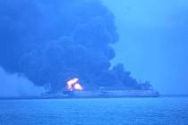 Hořící tanker Sanchi ve Východočínském moři