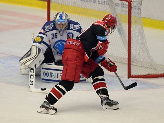 Plzeň - Hradec Králové: Antonín Honejsek před Matějem Machovským