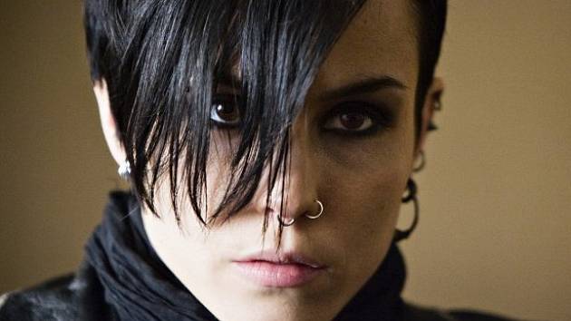 Hrdinka Lisbeth Salanderová (Noomi Rapaceová) z filmu Muži, kteří nenávidí ženy