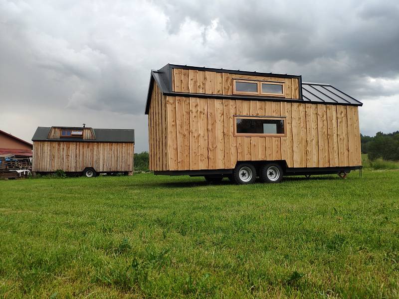 Od maringotky se tiny house odlišuje tím, že má ještě spací loft nahoře