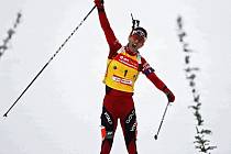 Biatlonista Ole Einar Björndalen slaví další vítězství ve SP.