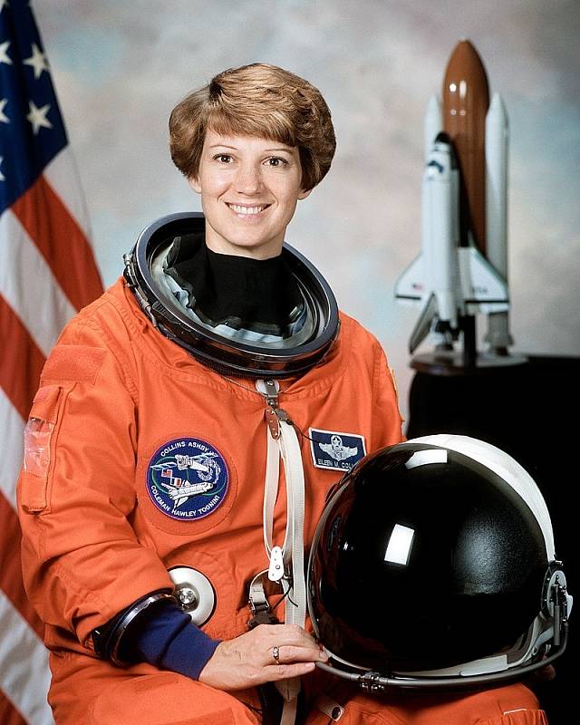 Eileen Collinsová, první pilotka a první velitelka raketoplánu v historii.