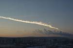 Pohled z Jekatěrinburgu na výbuch meteoru nad Čeljabinskem v roce 2013.