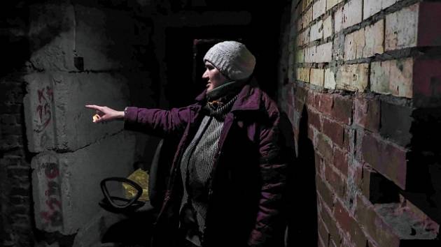 Rusové více než měsíc drželi některé obyvatele okupovaných oblastí ve sklepích, v nehumánních podmínkách. Ilustrační foto.