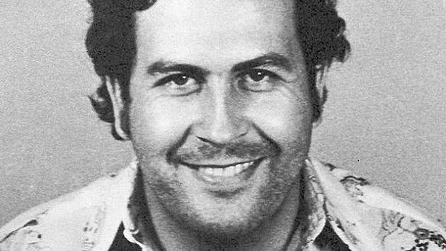 Pablo Escobar na identifikačním snímku pořízeném v roce 1976 kolumbijskou protidrogovou policií