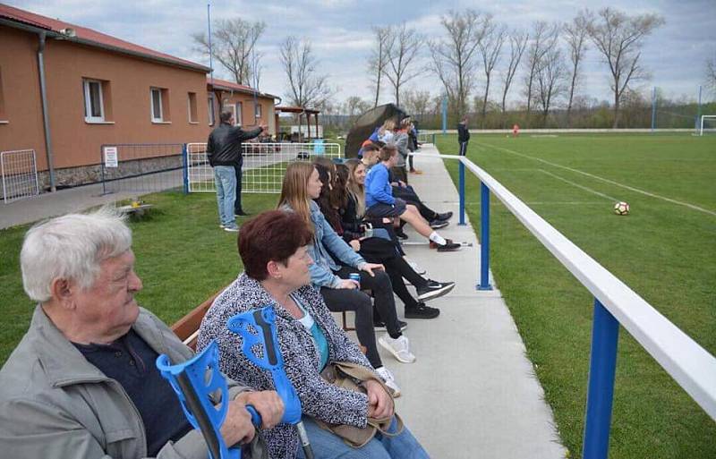 Naše fotbalová rodina ve Vrdech na Kutnohorsku.