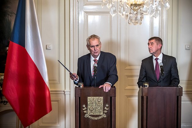 Prezident Miloš Zeman pověřil 31. října 2017 na zámku v Lánech Andreje Babiše sestavením vlády.