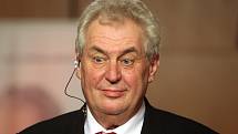 Novým prezidentem České republiky byl v sobotu 26. ledna 2013 zvolen Miloš Zeman.